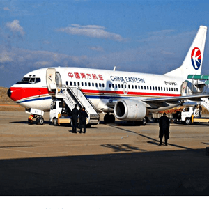 西双版纳机场托运航空快运业稳步发展的原因是什么？